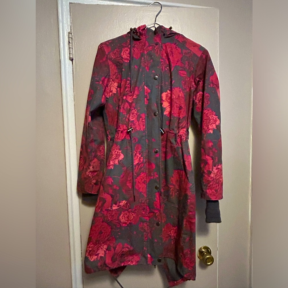 We are Thought/ Thought 100% cotton floral coated raincoat. Size 8/36